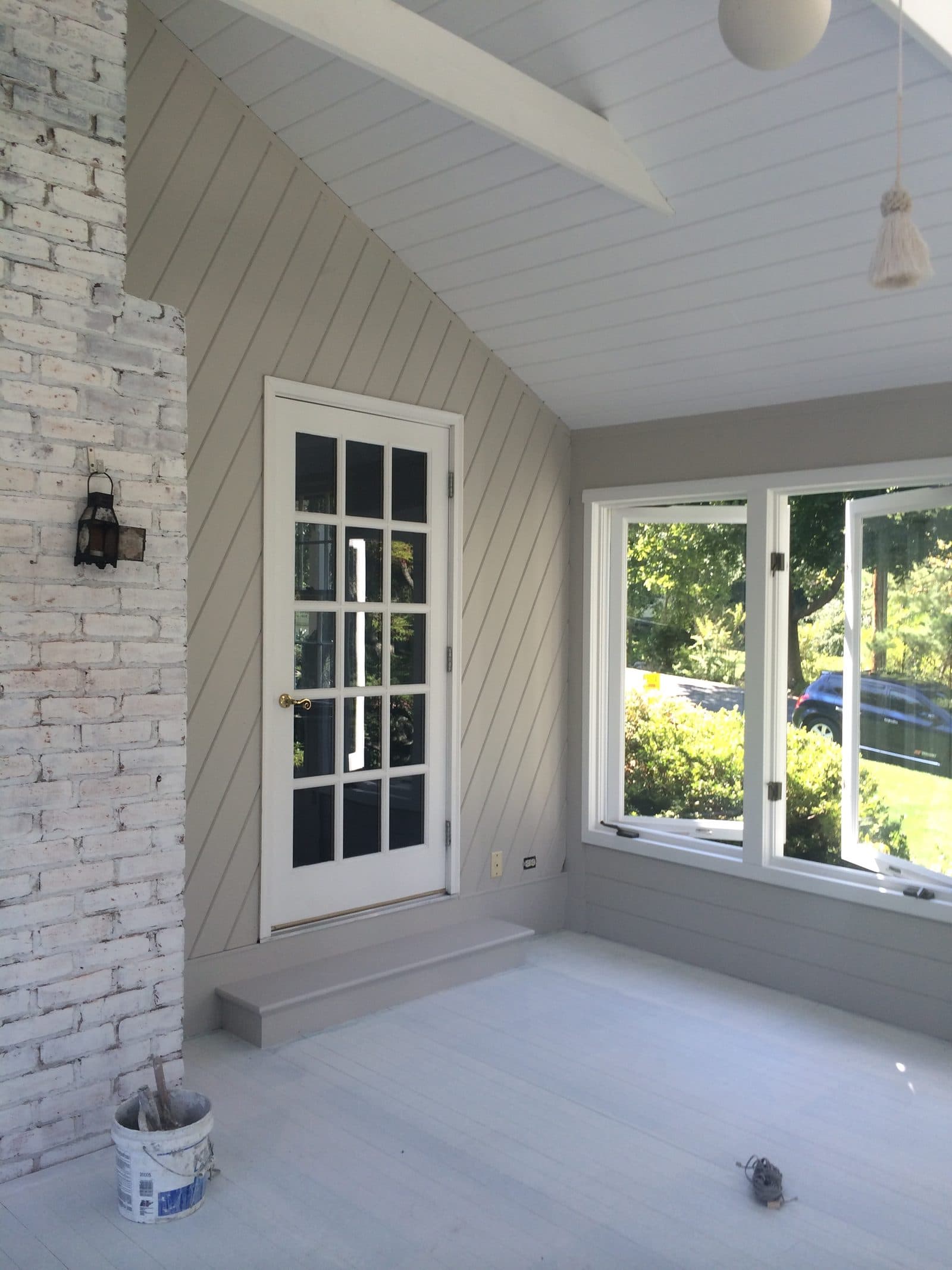 Bright room with windows and tile floor