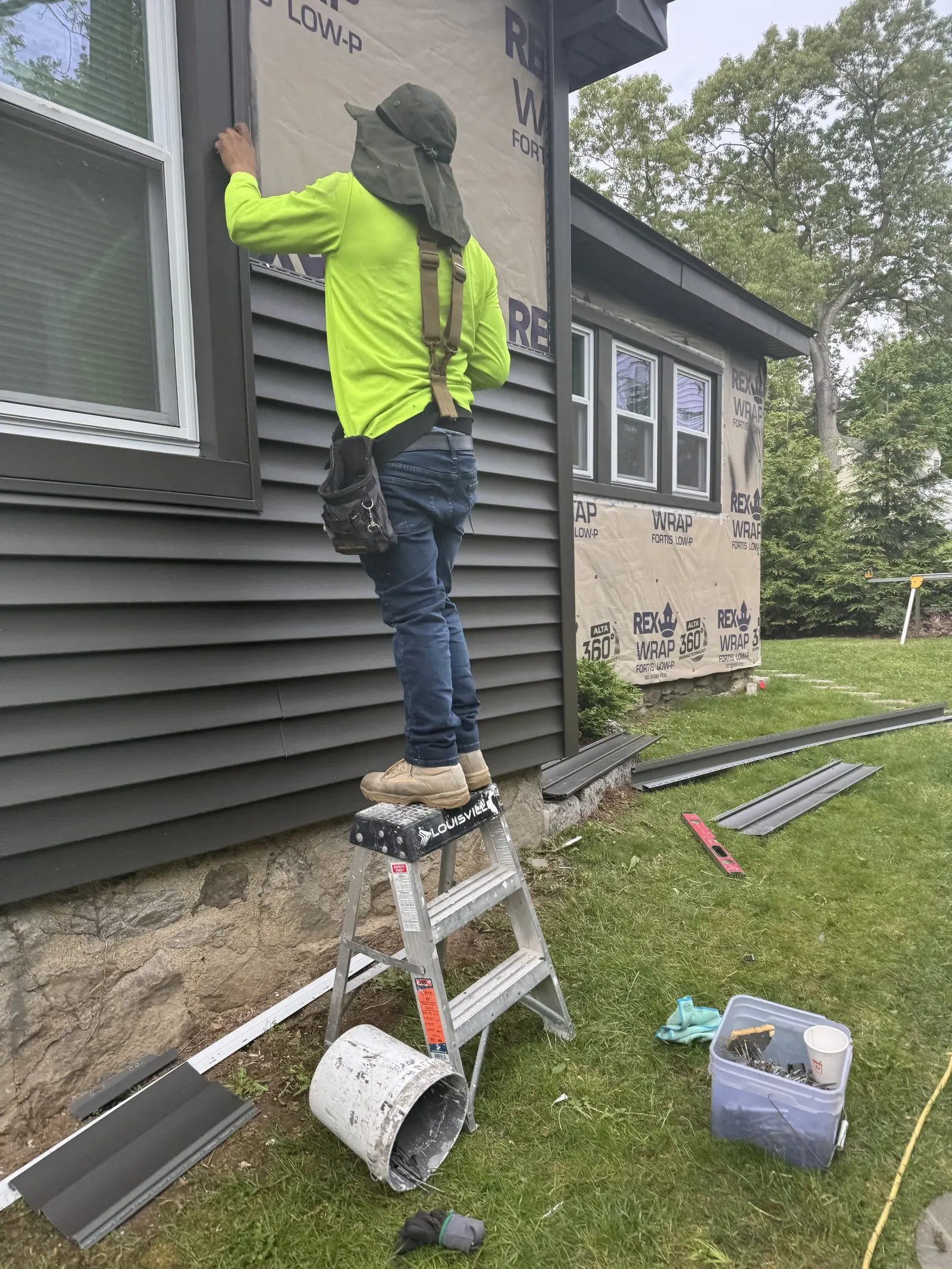 CC Fabian crew installing vinyl siding in Westchester County, NY