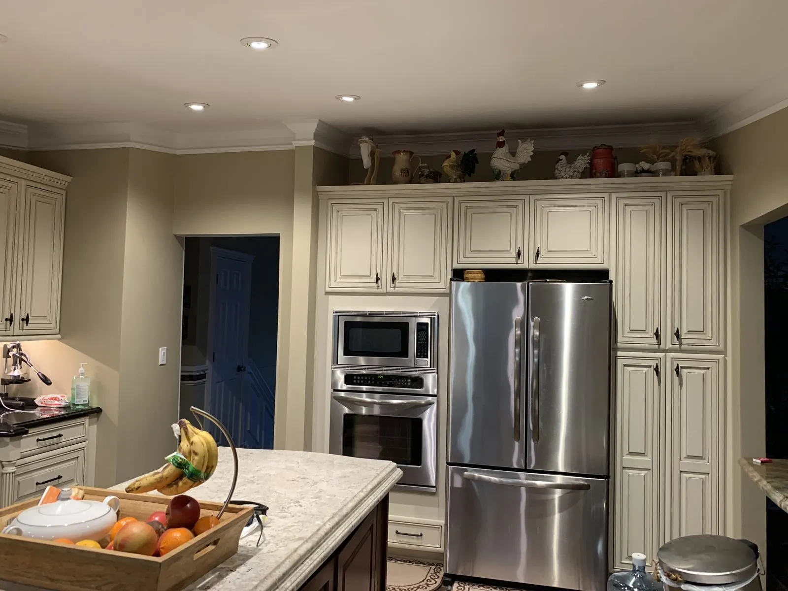 Modern kitchen remodel with a large island in Putnam County, NY