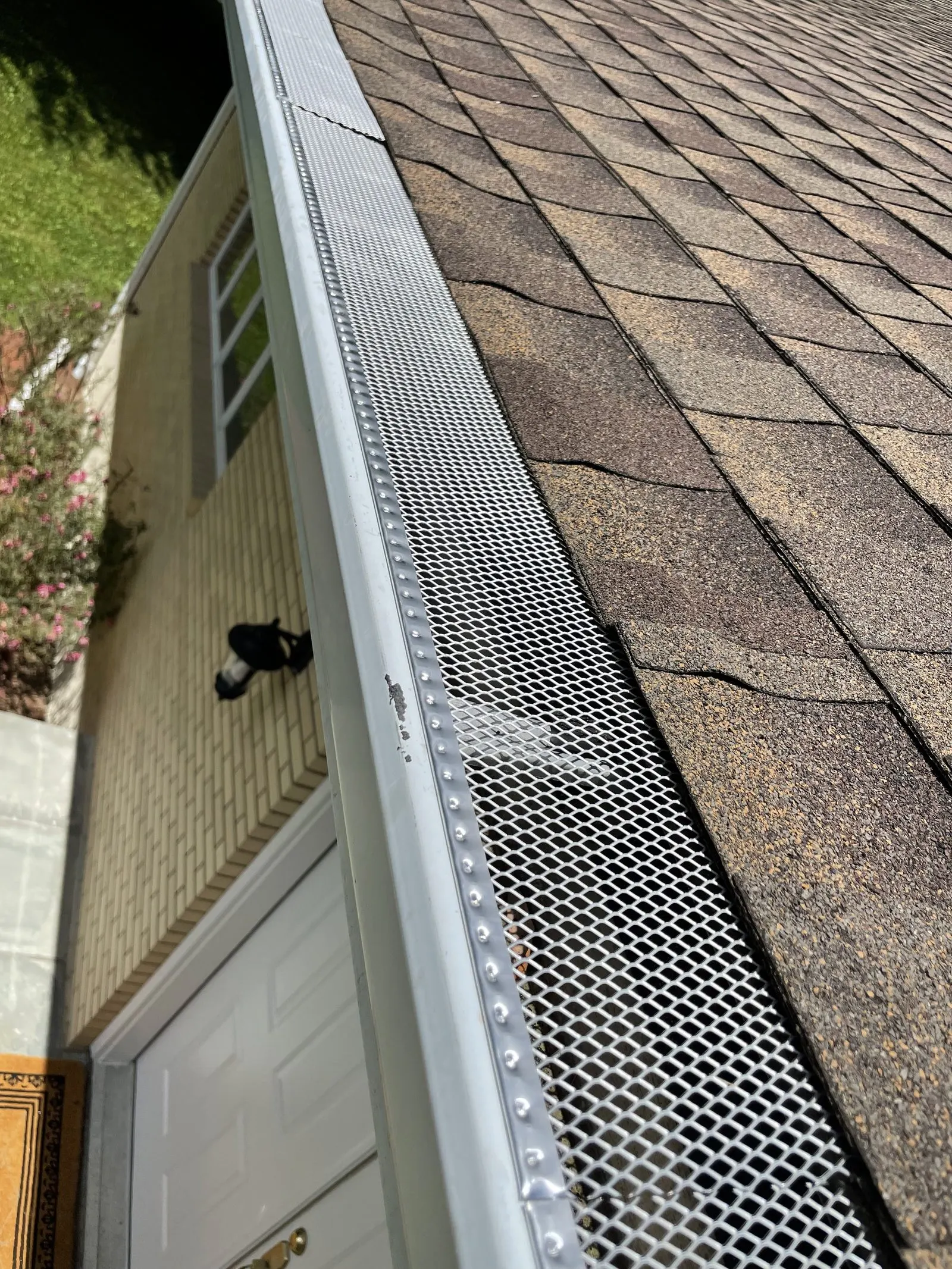 Seamless gutters with leaf guard in Putnam County, NY